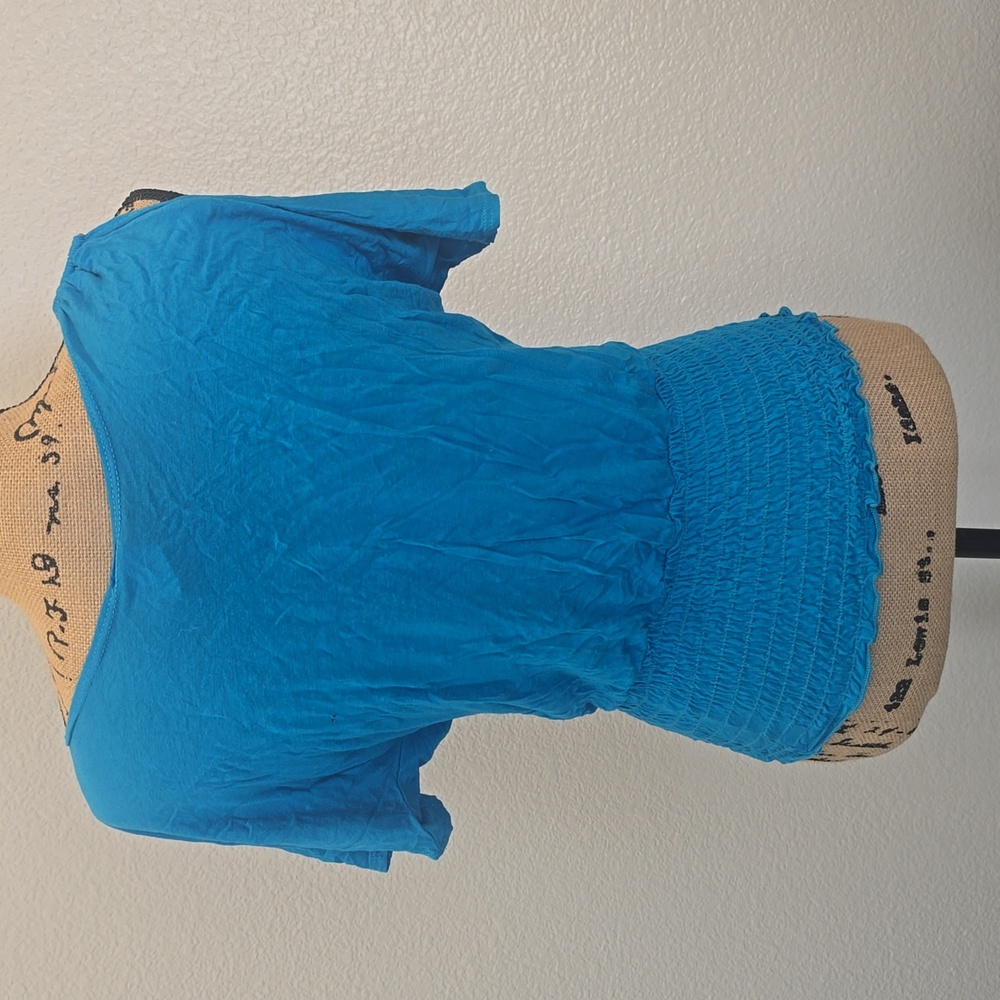 Brenda's peek-a-boo shoulder top - Picture 10 of 10